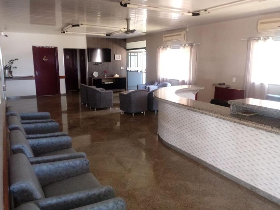 Giroto Hotel Realeza Extérieur photo